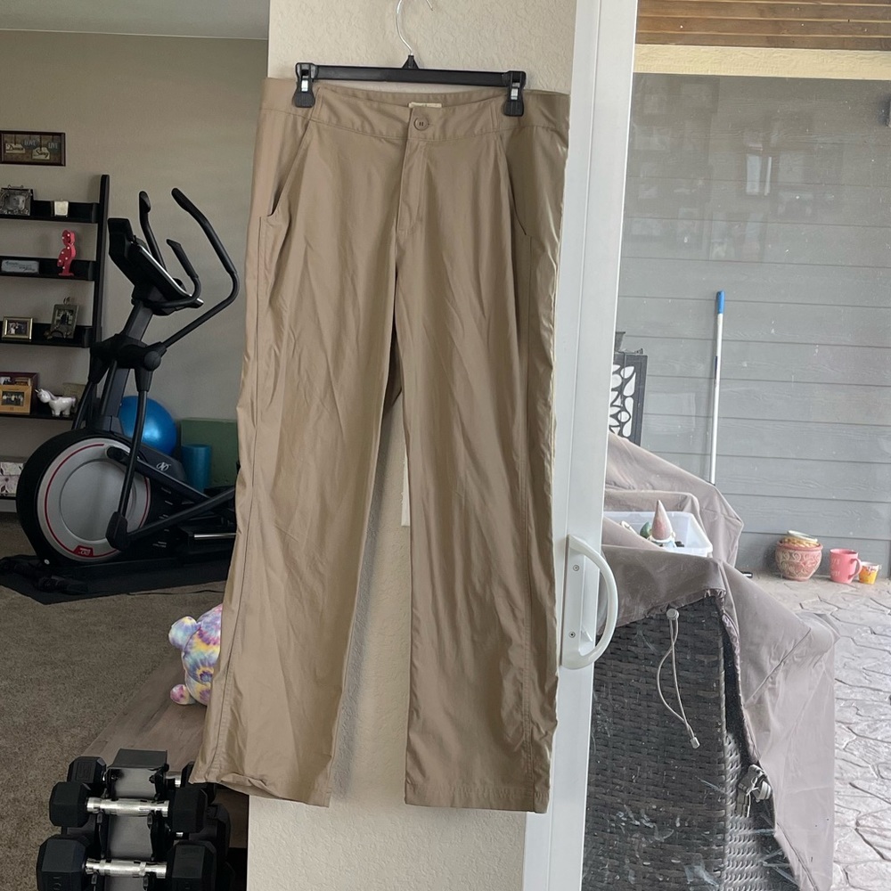 Royal Robbins short length stretch 100% Nylon hiking pants. Size 10